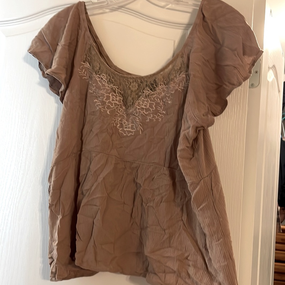 Size L. From Buckle. Flowy tan crop top.